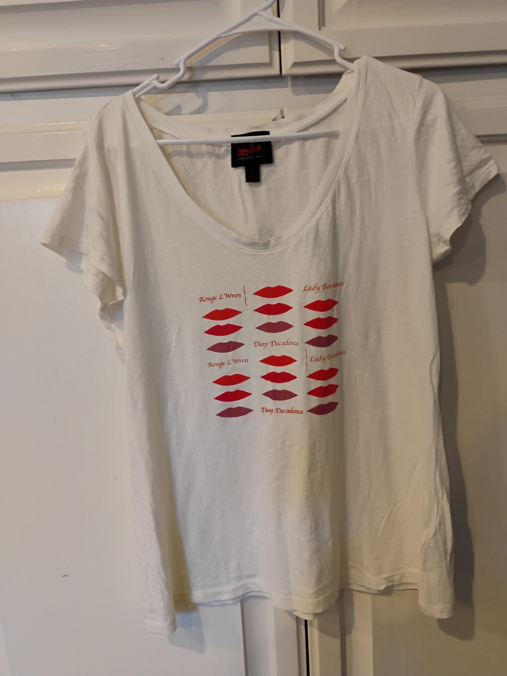 Rare L'Wren Scott x Banana Republic Red Lip Graphic Scoop Neck Tee - White